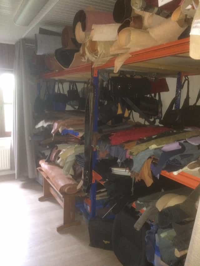 de leder kamer voorraad van Atelier CAVALLUX 2